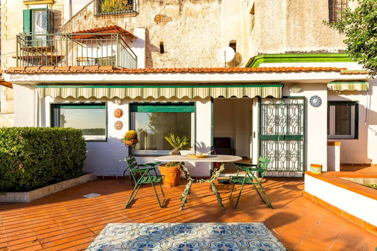 Villa Paola - Hidden Panoramic Garden And Terraces By Napoliapartments Bagian luar foto