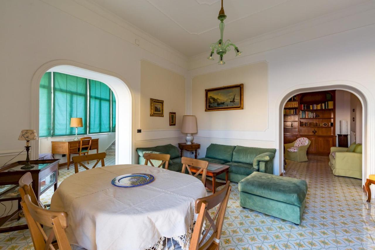 Villa Paola - Hidden Panoramic Garden And Terraces By Napoliapartments Bagian luar foto