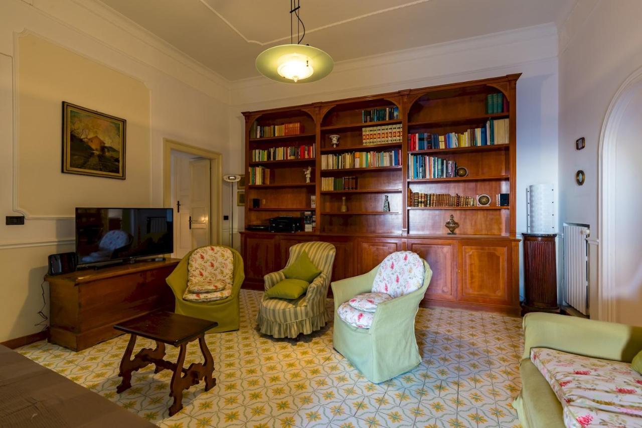 Villa Paola - Hidden Panoramic Garden And Terraces By Napoliapartments Bagian luar foto