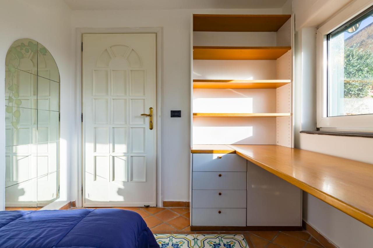 Villa Paola - Hidden Panoramic Garden And Terraces By Napoliapartments Bagian luar foto