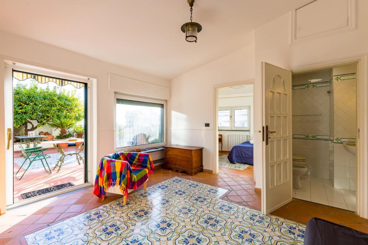 Villa Paola - Hidden Panoramic Garden And Terraces By Napoliapartments Bagian luar foto