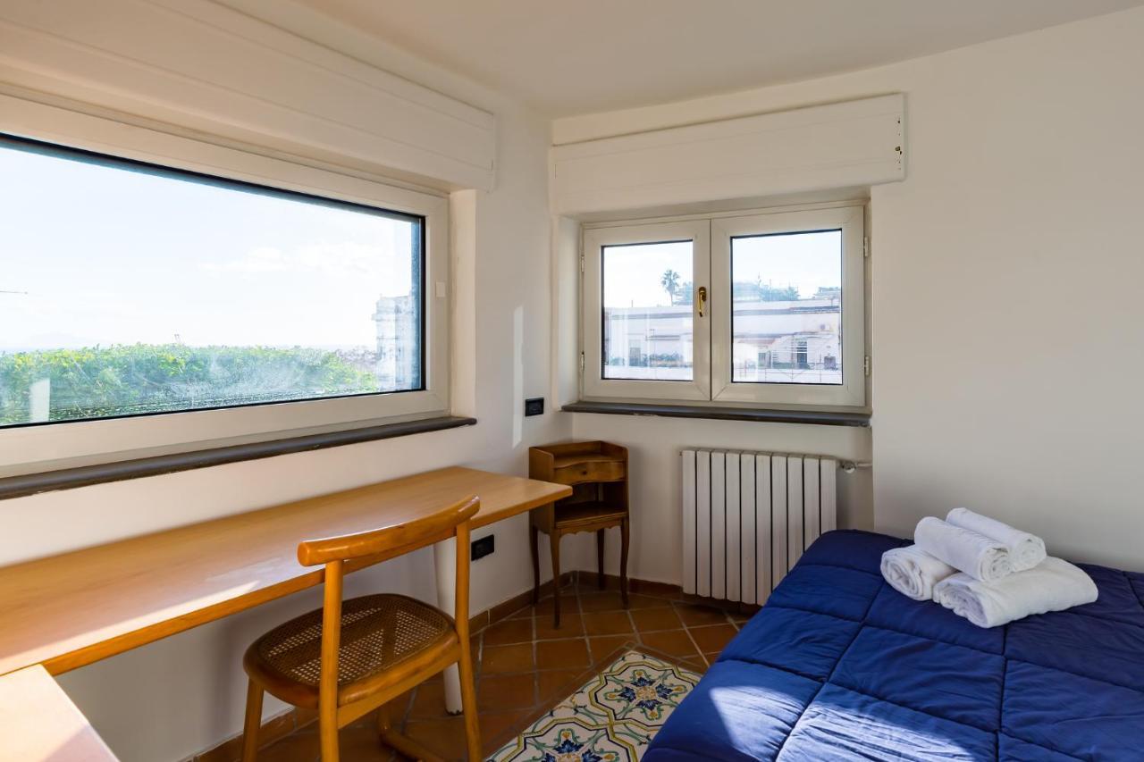 Villa Paola - Hidden Panoramic Garden And Terraces By Napoliapartments Bagian luar foto