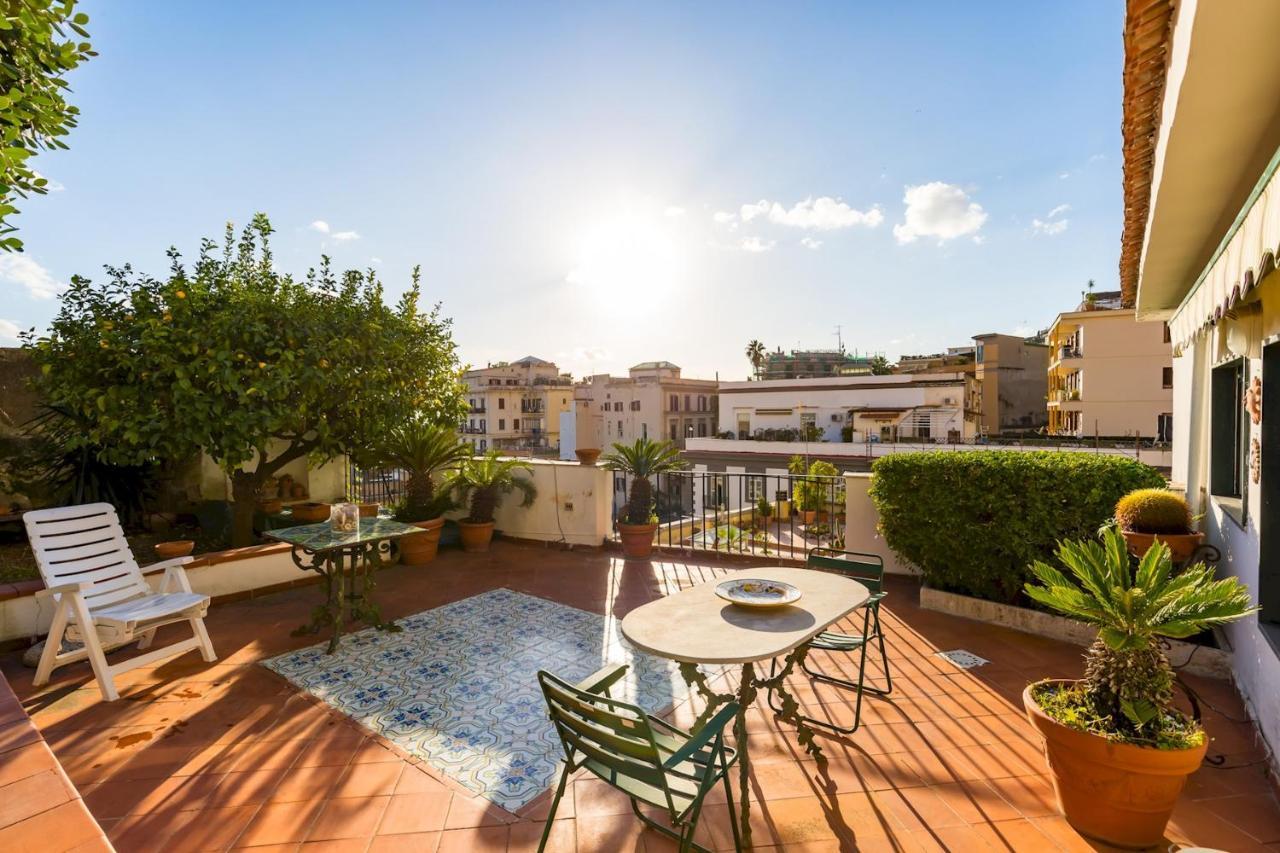 Villa Paola - Hidden Panoramic Garden And Terraces By Napoliapartments Bagian luar foto