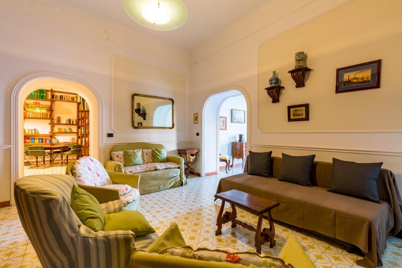 Villa Paola - Hidden Panoramic Garden And Terraces By Napoliapartments Bagian luar foto