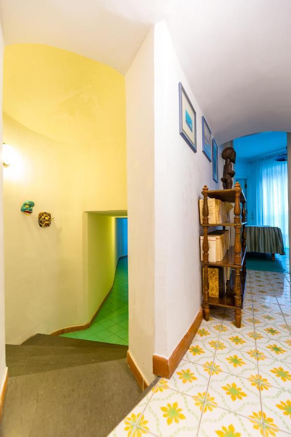 Villa Paola - Hidden Panoramic Garden And Terraces By Napoliapartments Bagian luar foto